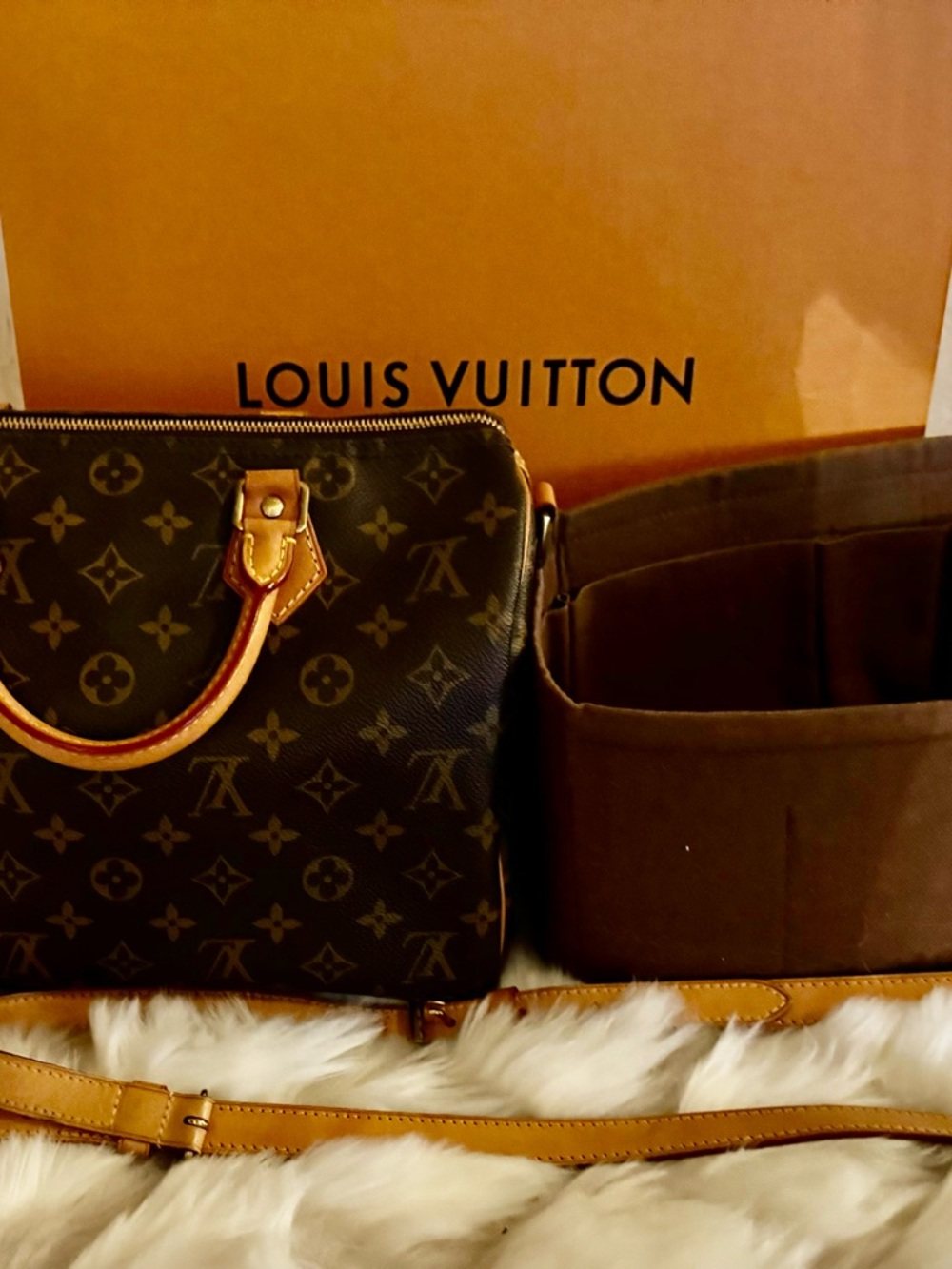 Authenic Louis  Vuitton Monogram Speedy 30
Bandolier Preowned